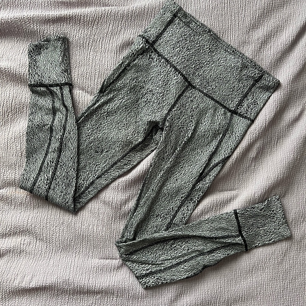 Lulu lemon static print size 4 leggings